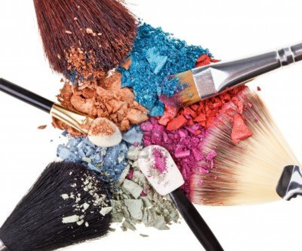 9567877-composition-with-makeup-brushes-and-broken-multicolor-eye-shadows