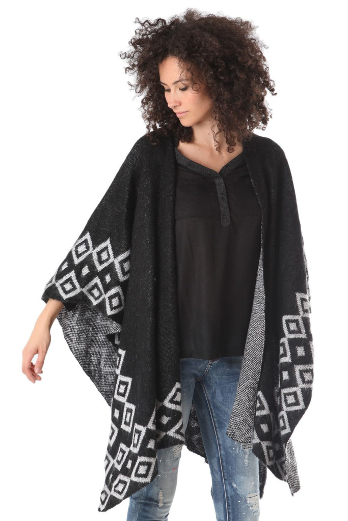 I have a poncho like this and wear it daily!!